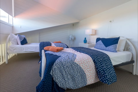 Bay Room Getaway - Accommodation Directory 4