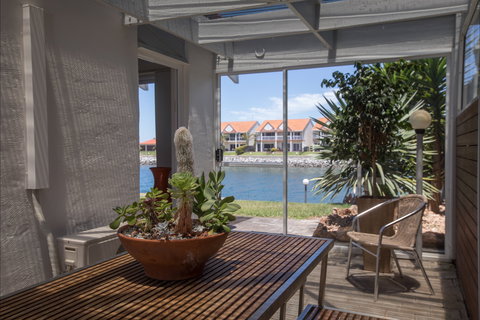 Bay Room Getaway - Accommodation Directory 6