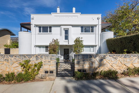 Cottesloe Beach Deluxe Apartment - Accommodation Directory 1