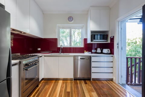 Cottesloe Beach Deluxe Apartment - Accommodation Directory 6