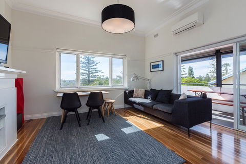 Cottesloe Beach Deluxe Apartment - Accommodation Directory 7