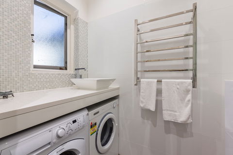 Cottesloe Beach Deluxe Apartment - Accommodation Directory 9