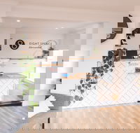 Eight Spence - Accommodation Directory