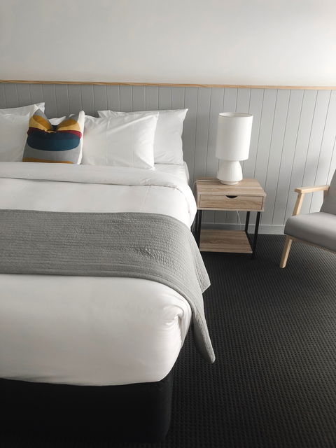 Eight Spence - Accommodation Directory 2