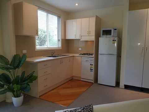 Ellie's Hide-Away At Malua Bay - Accommodation Directory 4
