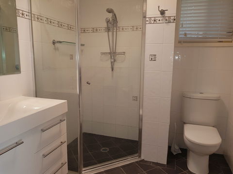Ellie's Hide-Away At Malua Bay - Accommodation Directory 8