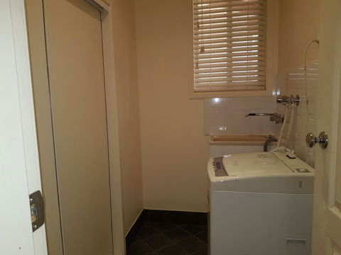 Ellie's Hide-Away At Malua Bay - Accommodation Directory 9