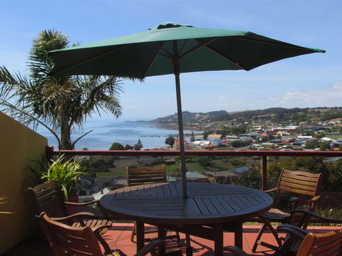 High On Penguin - Accommodation Directory 0