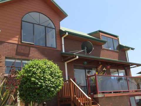 High On Penguin - Accommodation Directory 2