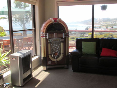 High On Penguin - Accommodation Directory 3