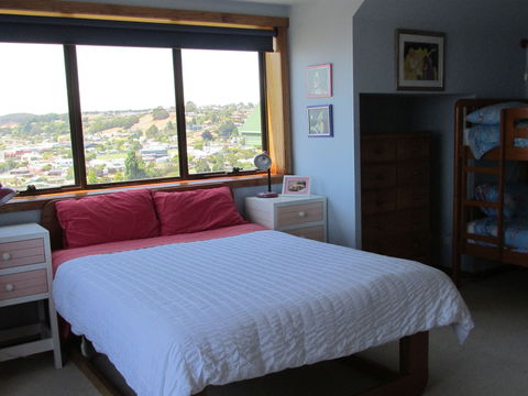 High On Penguin - Accommodation Directory 6