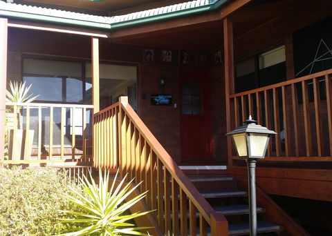High On Penguin - Accommodation Directory 9