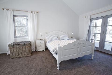 King Valley Lodge - Accommodation Directory 1