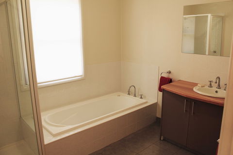 King Valley Lodge - Accommodation Directory 2