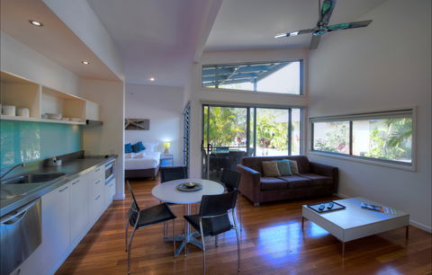 Mobys Beachside Retreat - Accommodation Directory 1