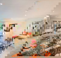 Oasis at Palm Cove - Accommodation Directory