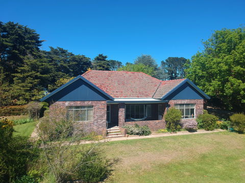 Roslyn Estate Farmhouse - Accommodation Directory 0