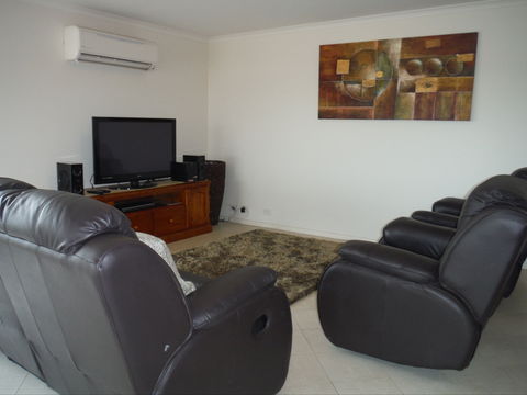 Seas The Day - Accommodation Directory 2