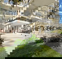 St George's Defence Holiday Suites incorporating The Garland Luxury Apartments - Accommodation Directory
