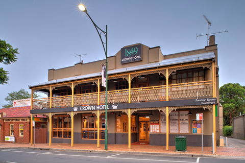 The Crown Hotel Motel - Accommodation Directory 0