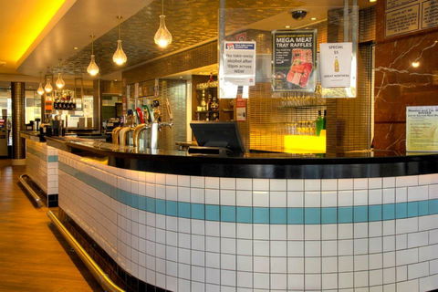 The Crown Hotel Motel - Accommodation Directory 1