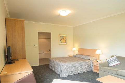 The Crown Hotel Motel - Accommodation Directory 3