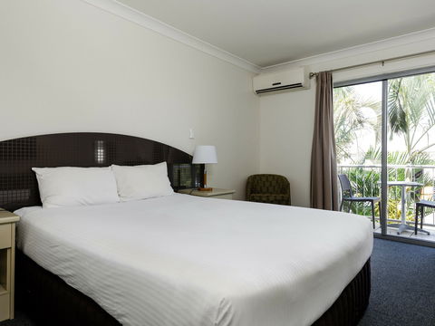 The Waterloo Bay Hotel - Accommodation Directory 2