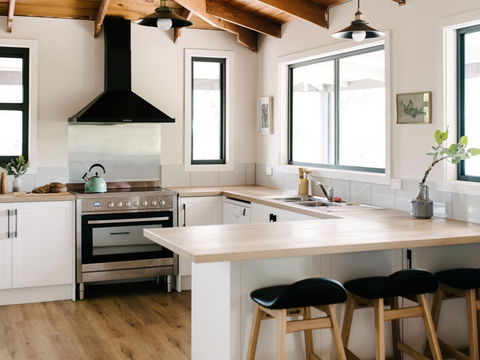 The Ridge House - Accommodation Directory 2