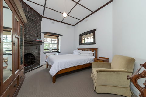 White Rocks - Accommodation Directory 0