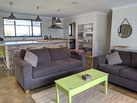 Aloha - Accommodation Directory 0