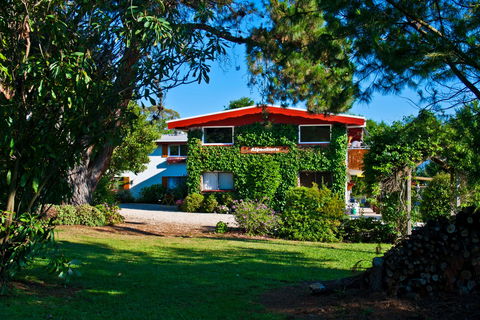 Alpenhorn Holiday Units - Accommodation Directory 0
