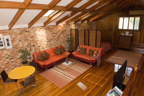 Bet's Bed And Breakfast Studio - Accommodation Directory 0