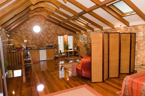 Bet's Bed And Breakfast Studio - Accommodation Directory 1