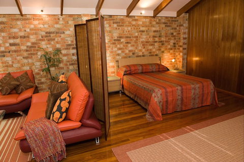 Bet's Bed And Breakfast Studio - Accommodation Directory 2