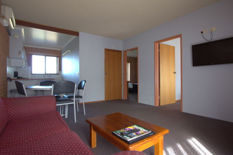 Blue Whale Motor Inn And Apartments - Accommodation Directory 2