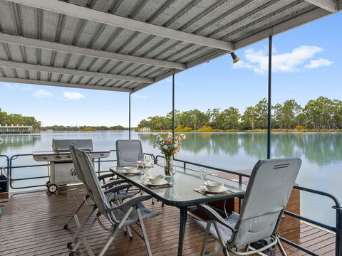 Boats And Bedzzz - The Murray Dream Self-contained Moored Houseboat - Accommodation Directory 0