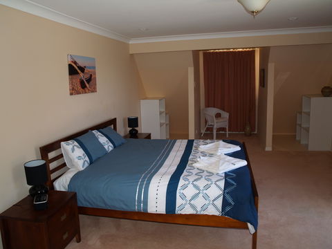 Boobook Manor - Accommodation Directory 2