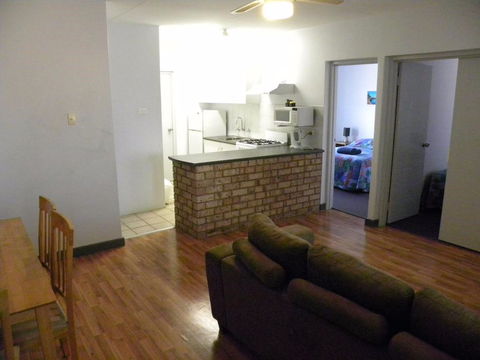 Carnarvon Central Apartments - Accommodation Directory 0