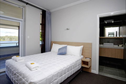 Lakes And Ocean Hotel - Accommodation Directory 1
