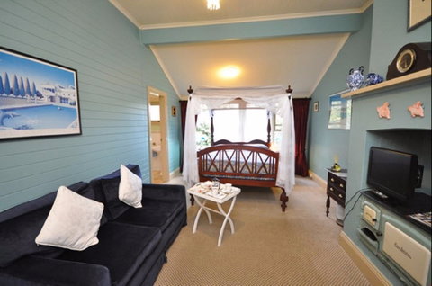 Lurline House - Accommodation Directory 0