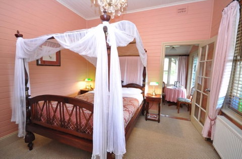 Lurline House - Accommodation Directory 2