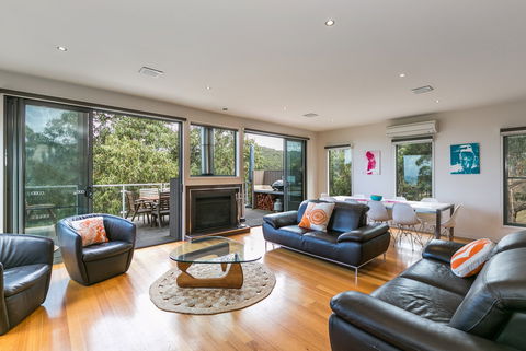 L'Vista Lorne - Accommodation Directory 0