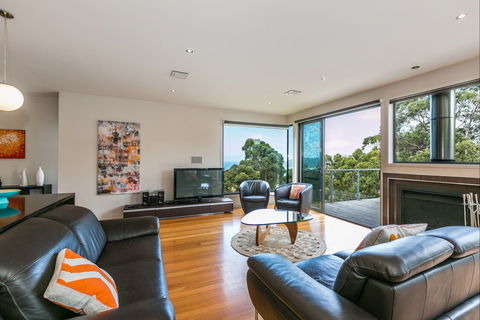 L'Vista Lorne - Accommodation Directory 1