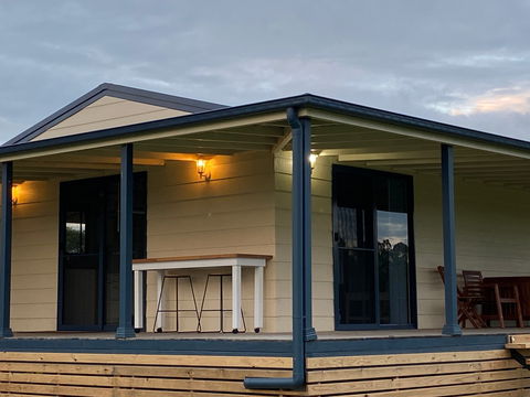 Riverside Park Cottage - Accommodation Directory 0