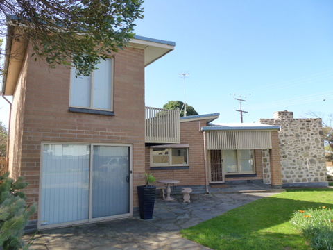 Te Whanau - Accommodation Directory 1