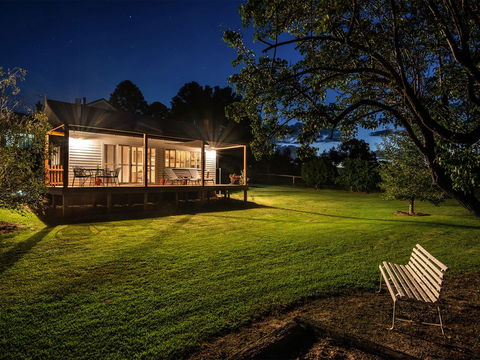 Tom's Cottage - Accommodation Directory 2