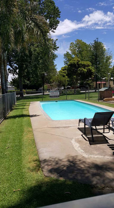Young Caravan Tourist Park - Accommodation Directory 1