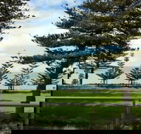 18 The Breeze - Accommodation Directory