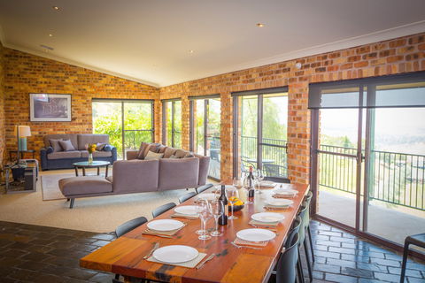 Aquila - Accommodation Directory 1