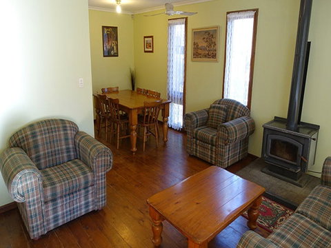 Arch Cottage - Accommodation Directory 2